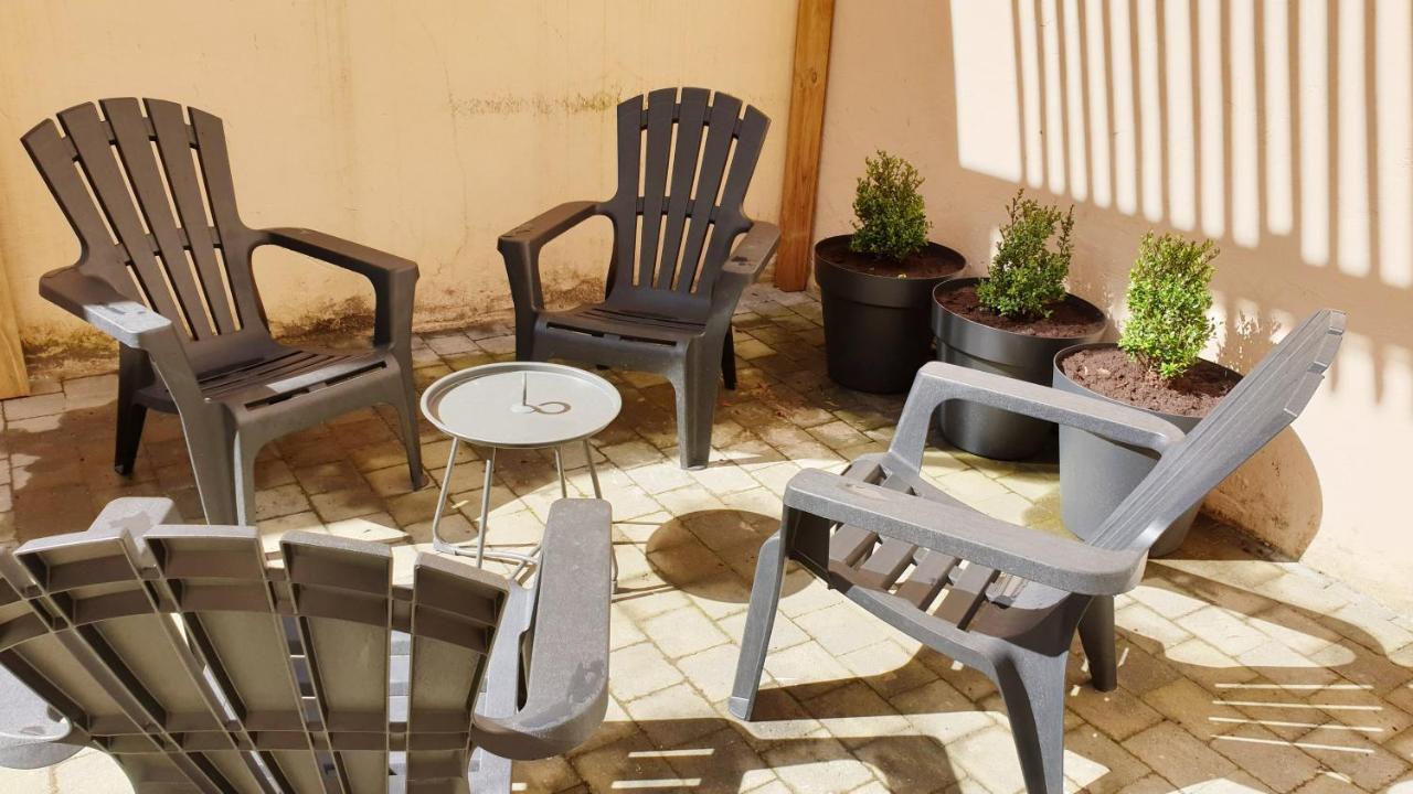Le Patio Belle Maison En Plein Centre Ville, Avec Grande Terrasse Au Calme Bastogne Exterior foto